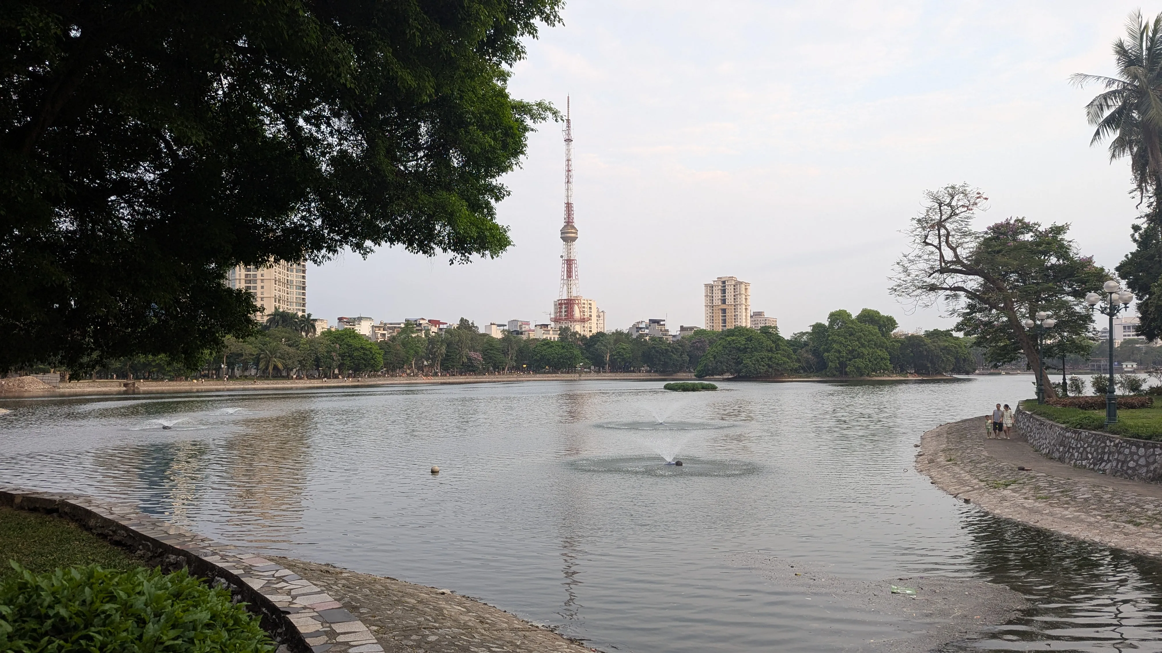 ハノイの街中にこういう広い公園があるのは、都市計画のレベルの高さを感じます